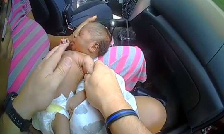 Policajac u SAD-u zaustavio jureći auto, spasio život bebi staroj 12 dana